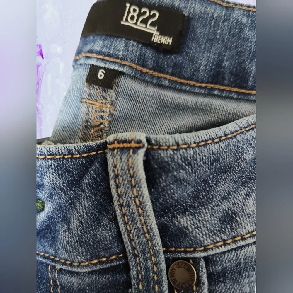 1822 Denim Women's Skinny Crops in Blue, 6